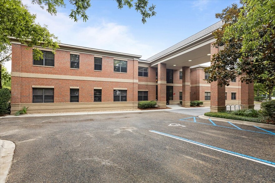 2477 Tim Gamble Pl, Tallahassee, FL à louer - Photo du bâtiment - Image 3 de 39