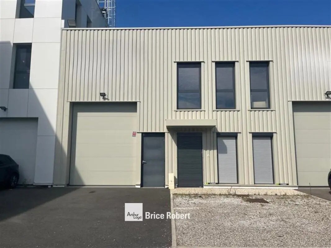 55 Rue Emile Zola, Décines-Charpieu for lease Building Photo- Image 1 of 12