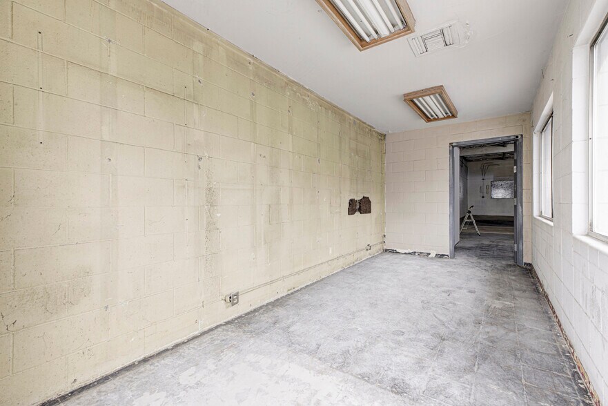 9110 Dice Rd, Santa Fe Springs, CA à vendre - Photo du bâtiment - Image 3 de 16