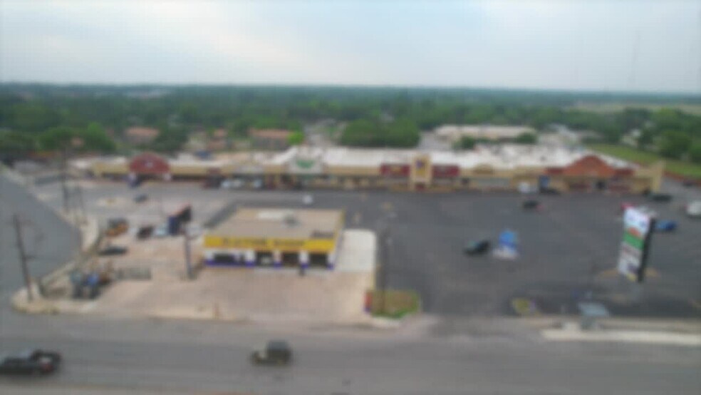 2000-2038 Austin Dr, San Antonio, TX à louer - Vidéo sur l’inscription commerciale - Image 2 de 16