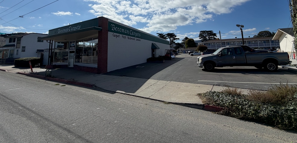 1070 Del Monte Blvd, Monterey, CA à vendre - Photo du bâtiment - Image 3 de 10