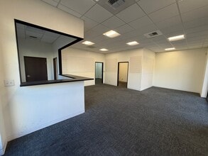 23962 Alessandro Blvd, Moreno Valley, CA à louer Photo intérieure- Image 2 de 3