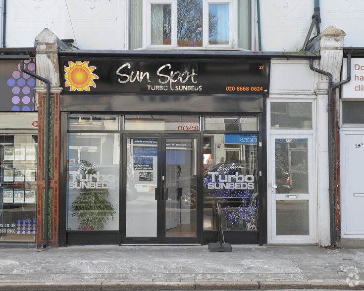 27 Chipstead Valley Rd, Coulsdon for sale - Building Photo - Image 3 of 5