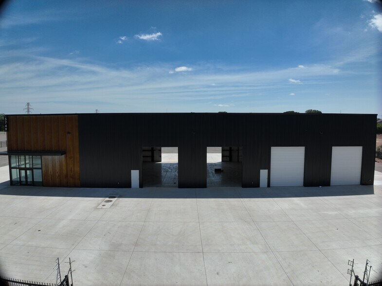 5749 Parker Henderson Rd, Fort Worth, TX à louer - Communauté Matterport - Image 3 de 16