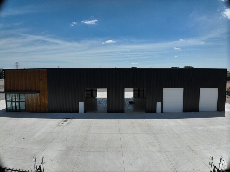 5749 Parker Henderson Rd, Fort Worth, TX à louer - Communauté Matterport - Image 3 de 16