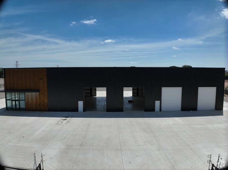 5749 Parker Henderson Rd, Fort Worth, TX for lease - Matterport Community - Image 3 of 16