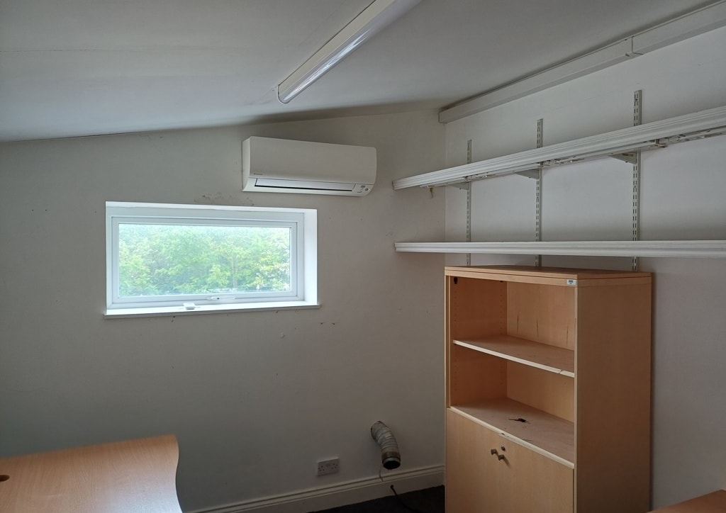 New Rd, Bedford for lease Interior Photo- Image 1 of 2