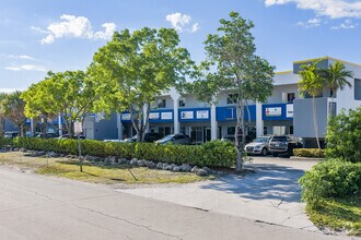 8830-8872 SW 129th Ter, Miami, FL à louer Photo du bâtiment- Image 1 de 4