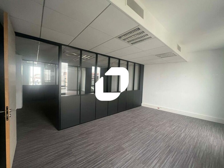 Rue De Douai, Lille for lease - Interior Photo - Image 2 of 23