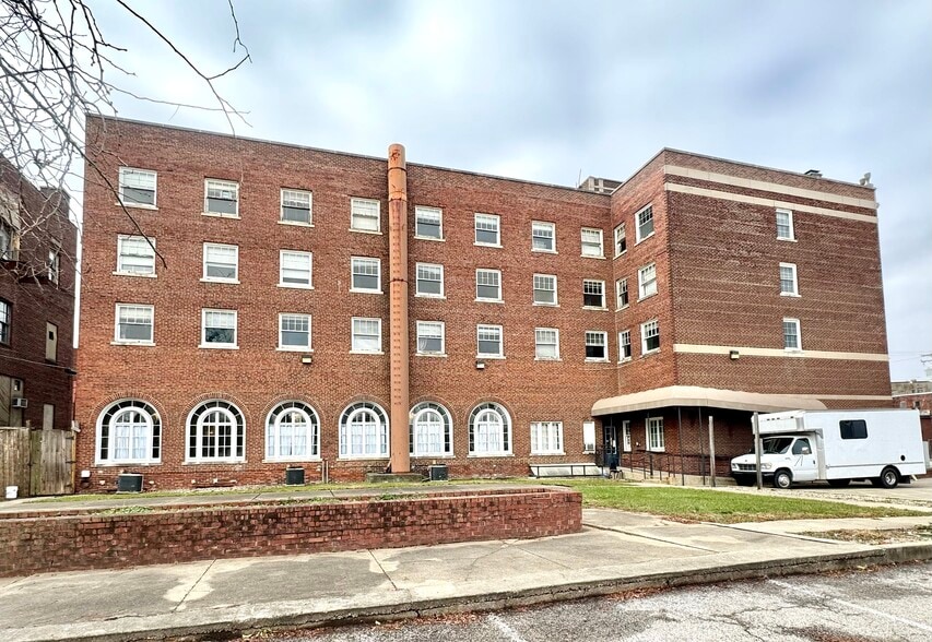 118 E Court St, Paris, IL for sale - Building Photo - Image 2 of 32