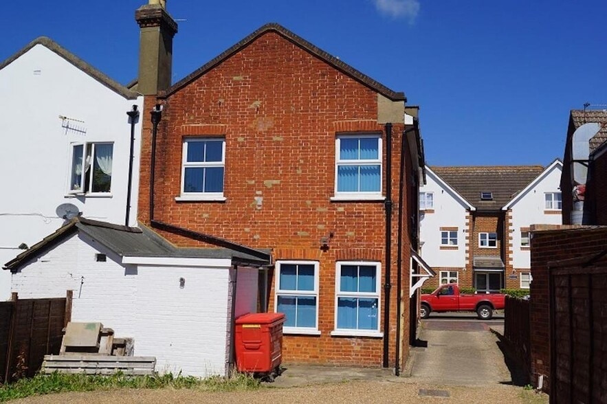 52 High St, Woking à louer - Photo du bâtiment - Image 2 de 8