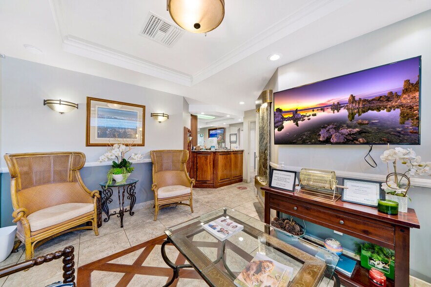 10505 W Pico Blvd, Los Angeles, CA à vendre - Photo du bâtiment - Image 2 de 29