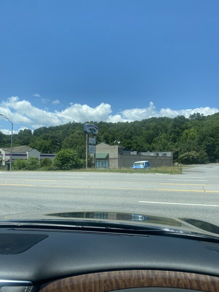 620 Casino Trl, Whittier, NC for lease - Building Photo - Image 3 of 6