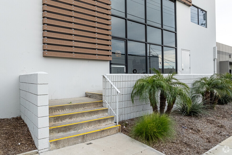 10900-10906 Painter Ave, Santa Fe Springs, CA for lease - Building Photo - Image 2 of 7