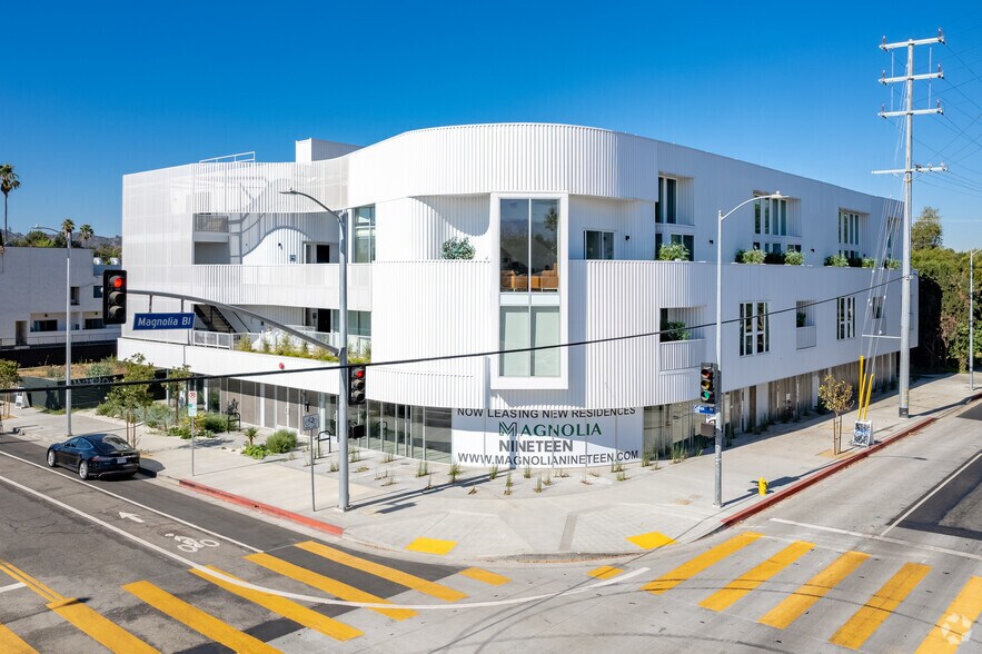 11700 W Magnolia Blvd, Valley Village, CA à vendre - Photo principale - Image 1 de 29