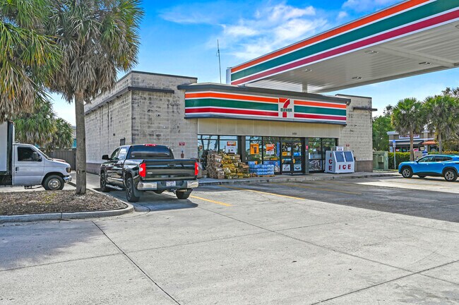 Plus de détails pour 1021 Santa Barbara Blvd, Cape Coral, FL - Commerce de détail à vendre