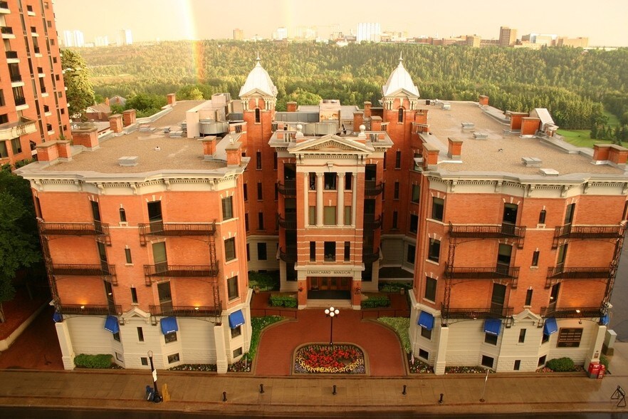 11523 100th Ave NW, Edmonton, AB à louer - Photo du bâtiment - Image 2 de 19