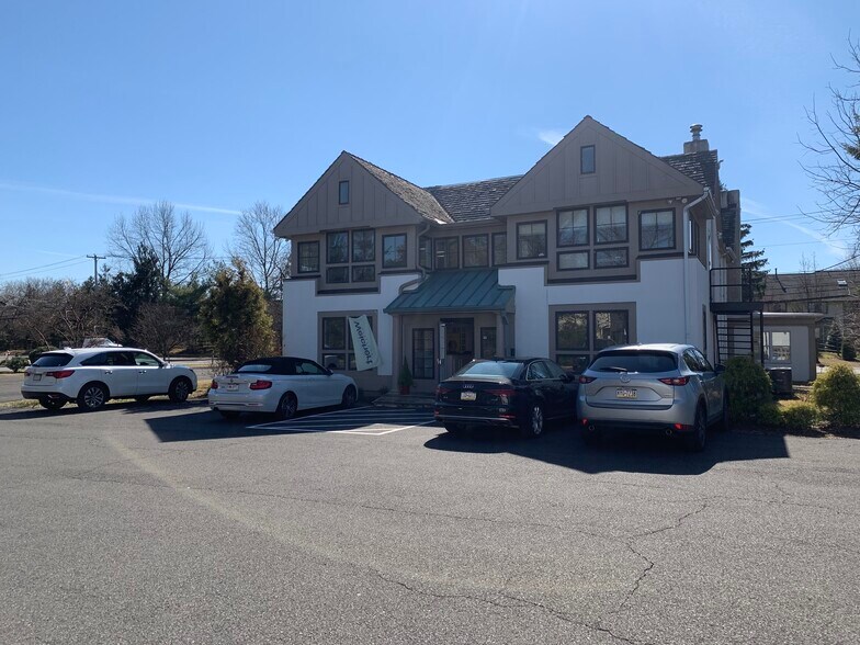 581 Skippack Pike, Blue Bell, PA à vendre - Photo du bâtiment - Image 3 de 15