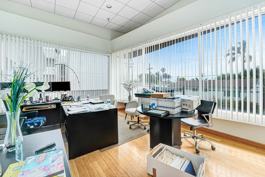 2812-2820 Santa Monica Blvd, Santa Monica, CA à louer - Photo du bâtiment - Image 2 de 14