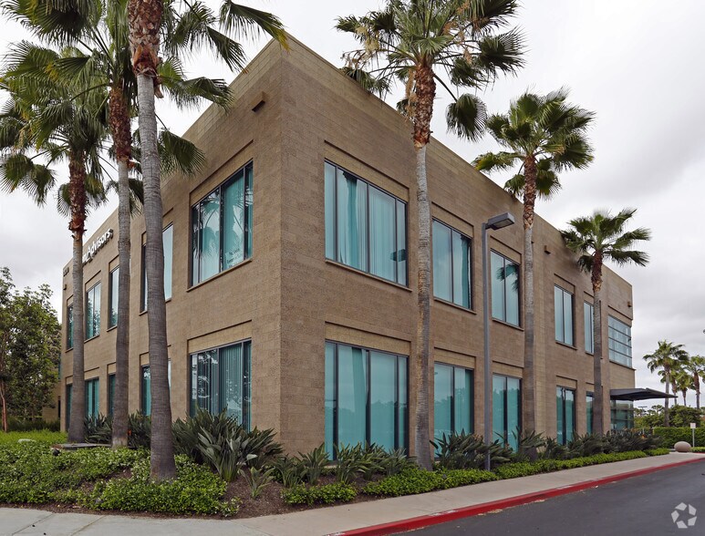9870 Research Dr, Irvine, CA à louer - Photo du bâtiment - Image 3 de 6