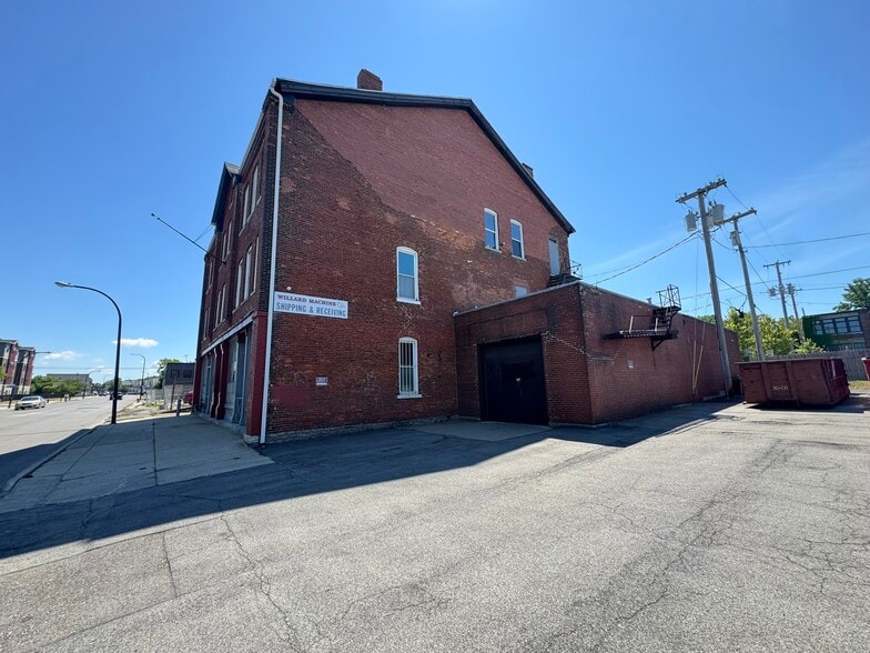 1583 Niagara St, Buffalo, NY à vendre - Photo du bâtiment - Image 3 de 36