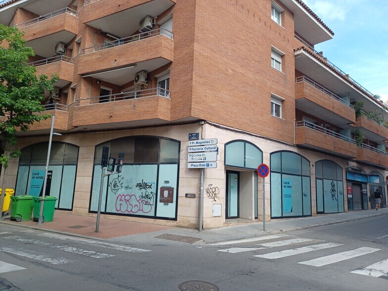Commerce de détail dans Terrassa, Barcelona à louer - Photo du bâtiment - Image 2 de 3