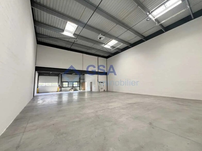 Office in Corbeil-Essonnes for lease - Building Photo - Image 2 of 9