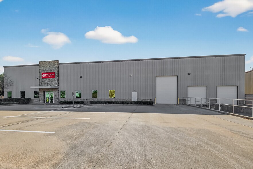 5603 Campbell Rd, Houston, TX à louer - Photo du bâtiment - Image 2 de 26