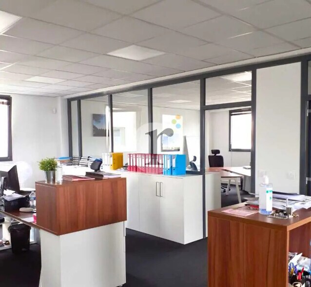 Office in VILLENEUVE-D'ASCQ for lease - Interior Photo - Image 1 of 6