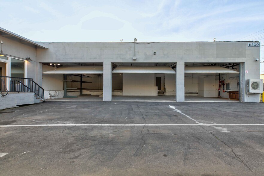 11800 Vose St, North Hollywood, CA à louer - Photo du bâtiment - Image 3 de 22