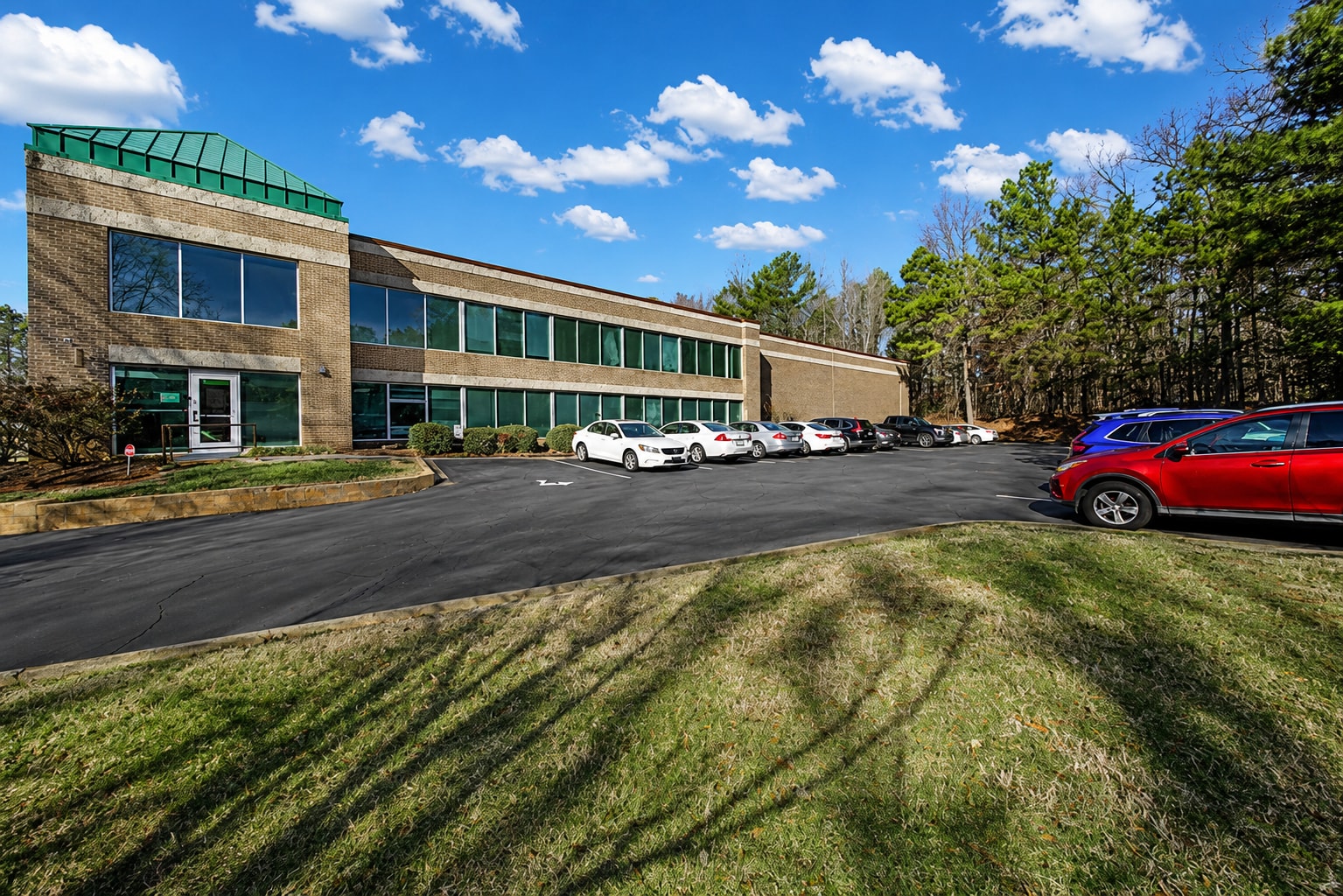 425 E Arrowhead Dr, Charlotte, NC for lease Interior Photo- Image 1 of 8