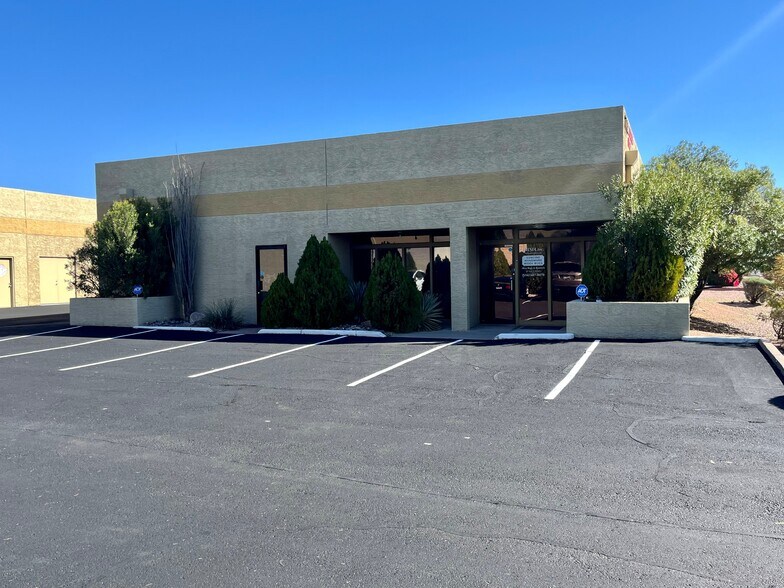 7730 E Redfield Rd, Scottsdale, AZ à louer - Photo du bâtiment - Image 2 de 3