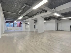 16-24 Rue Cabanis, Paris for lease Building Photo- Image 2 of 7