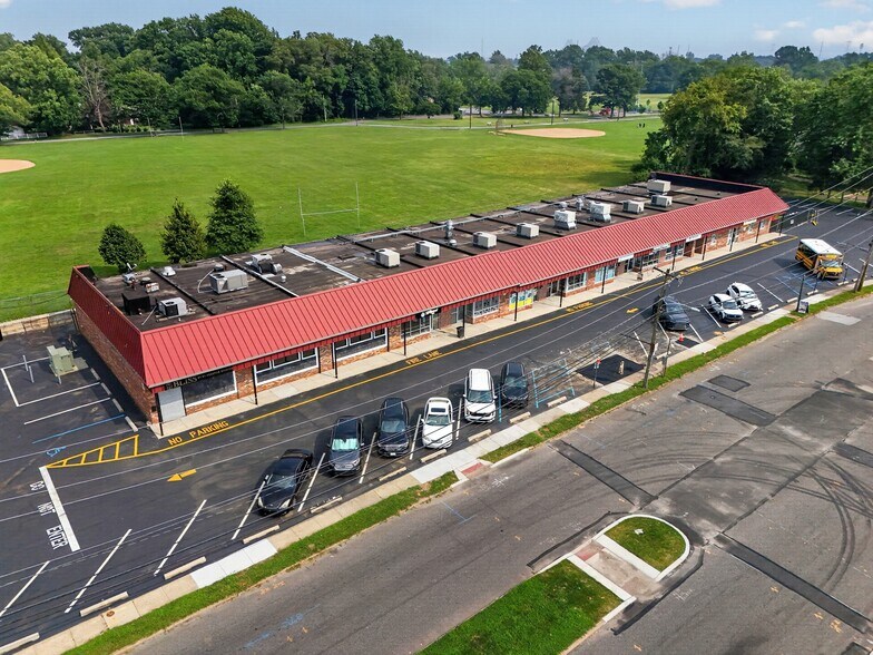 1111-1135 Powell Rd, Brookhaven, PA à vendre - Photo du bâtiment - Image 2 de 9