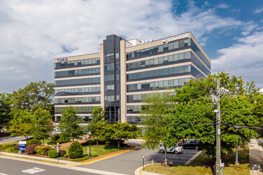 1950 Old Gallows Rd, Vienna, VA for lease - Building Photo - Image 2 of 48