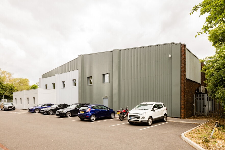 Saxon Way, West Drayton for lease - Building Photo - Image 2 of 12
