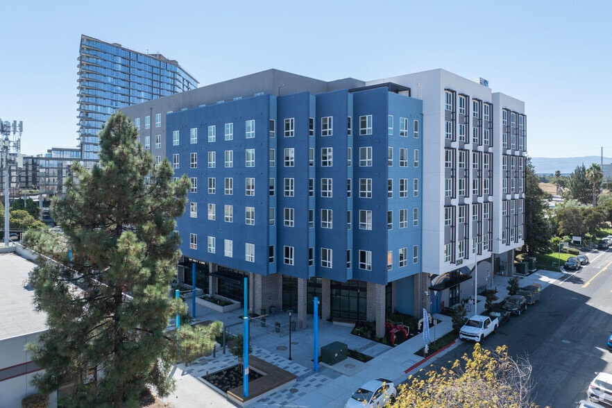 2310 Calle del Mundo, Santa Clara, CA for lease - Primary Photo - Image 1 of 8