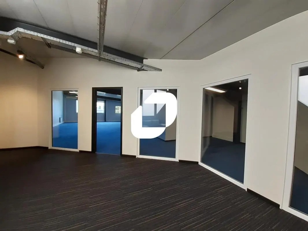 7 Rue De La Distillerie, Villeneuve-d'Ascq for lease Interior Photo- Image 1 of 8