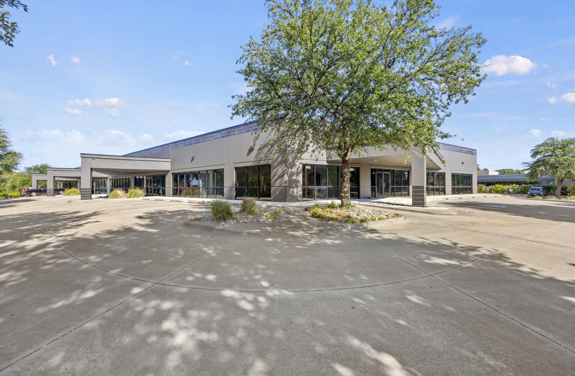 3033 W Royal Ln, Irving, TX à vendre Photo du bâtiment- Image 1 de 22