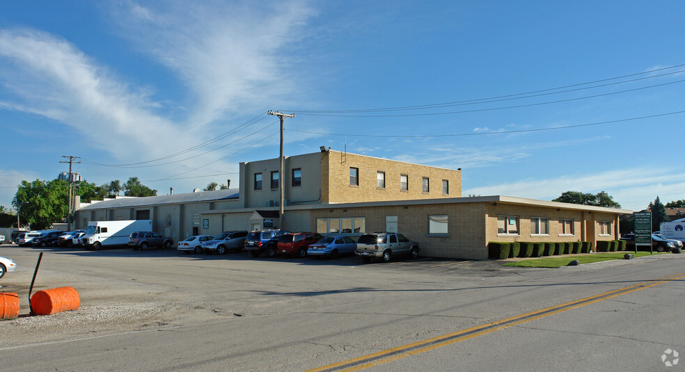 9100 W Plainfield Rd, Brookfield, IL for lease - Building Photo - Image 3 of 15