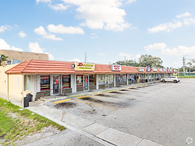 4200-4248 NW 12th St, Lauderhill, FL à louer - Photo du bâtiment - Image 1 de 10