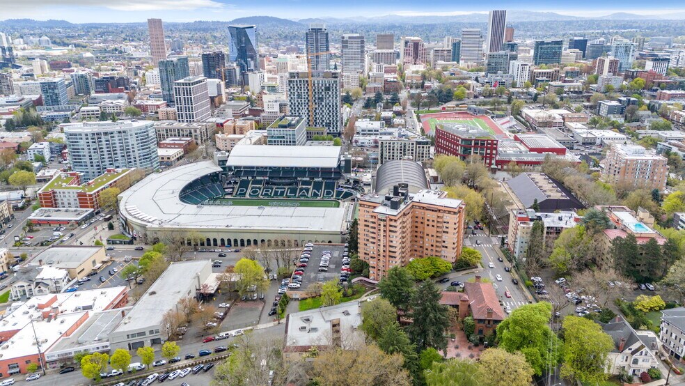 911 SW 21st Ave, Portland, OR à vendre - Photo du bâtiment - Image 3 de 38