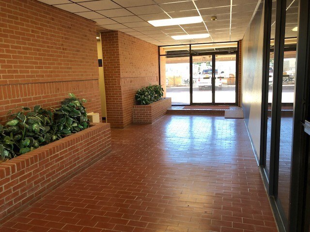 312 E Illinois Ave, Midland, TX à louer - Hall d’entrée - Image 3 de 15