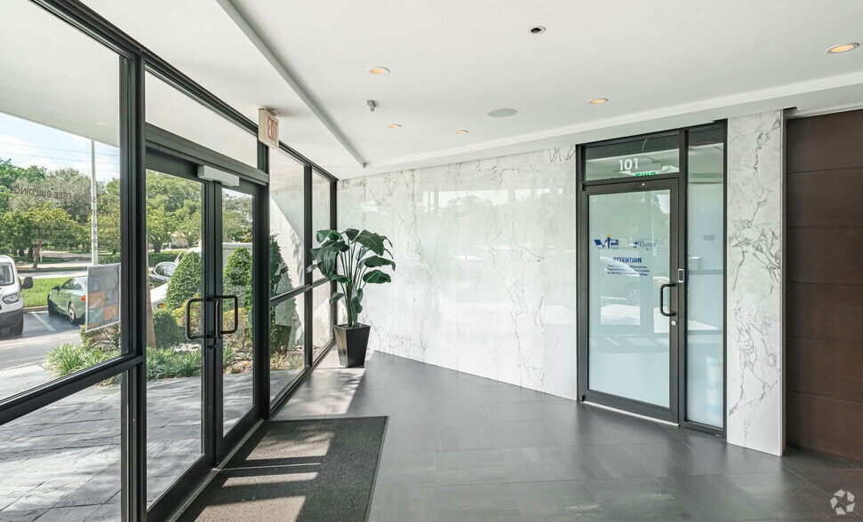 3475 Sheridan St, Hollywood, FL for lease - Lobby - Image 2 of 9