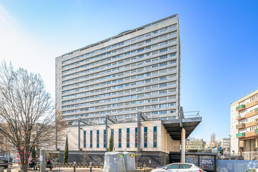 Office in Montreuil for lease - Primary Photo - Image 1 of 15