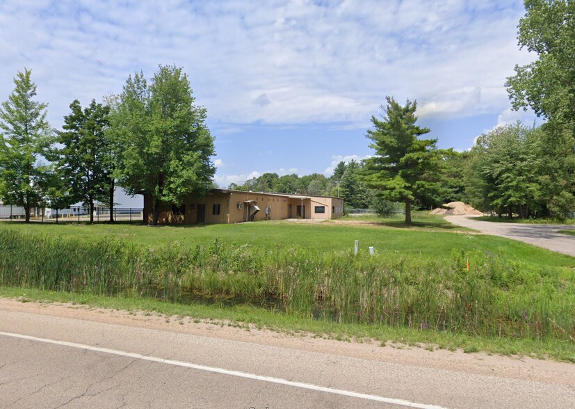 2705 E Richmond St, Shawano, WI à louer - Photo principale - Image 1 de 1