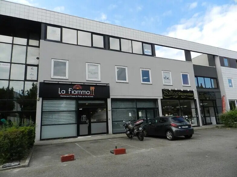 Office in Grenoble for lease - Building Photo - Image 3 of 14