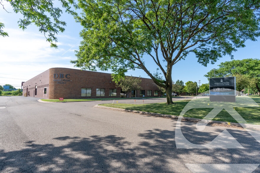 1460-1560 John A Papalas Dr, Lincoln Park, MI for lease - Primary Photo - Image 1 of 1