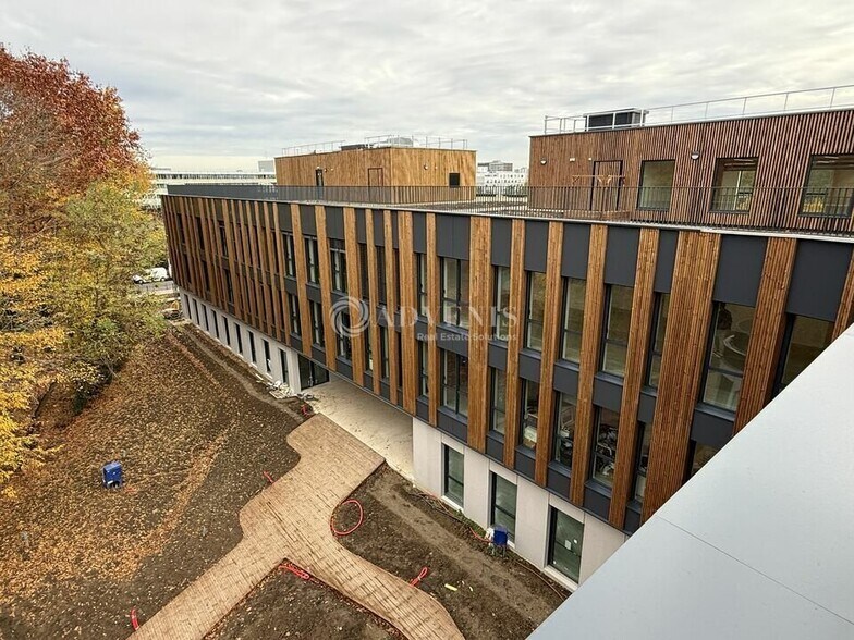 Bureau dans Champs-sur-Marne à louer - Photo du bâtiment - Image 2 de 17