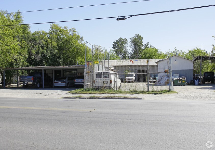 2418 Basse Rd, San Antonio, TX à louer - Photo du bâtiment - Image 3 de 3